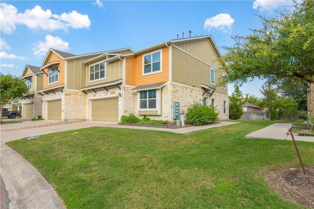 1620 Bryant Dr - Photo 3