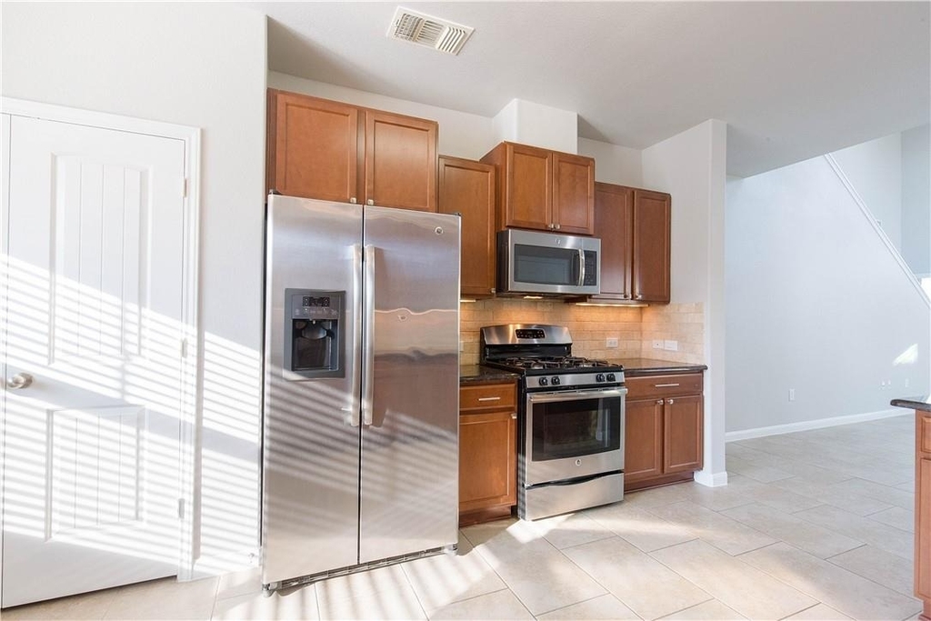 1620 Bryant Dr - Photo 1