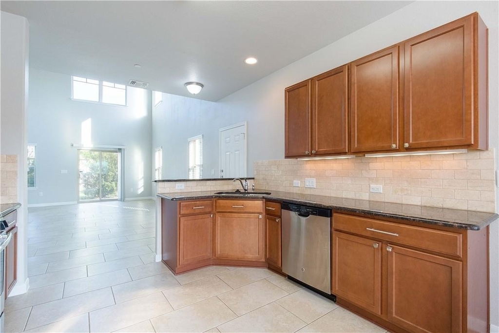 1620 Bryant Dr - Photo 2