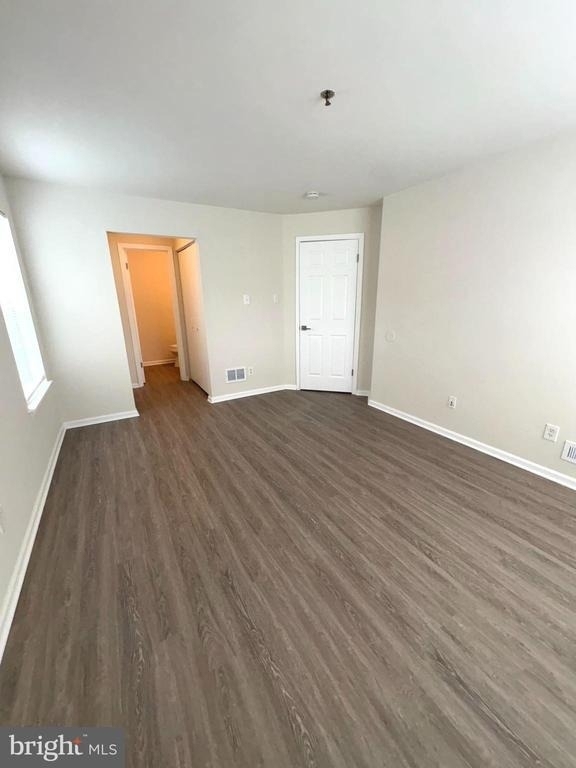 221b Highland Boulevard - Photo 10
