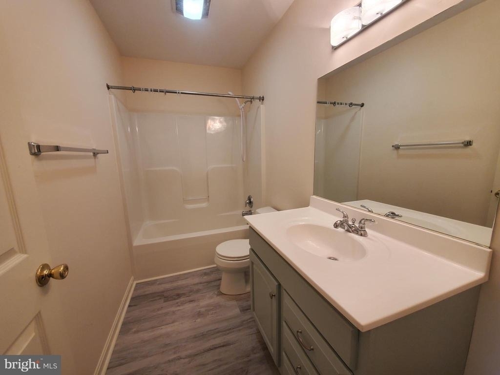 218 218 E North Street - Photo 10