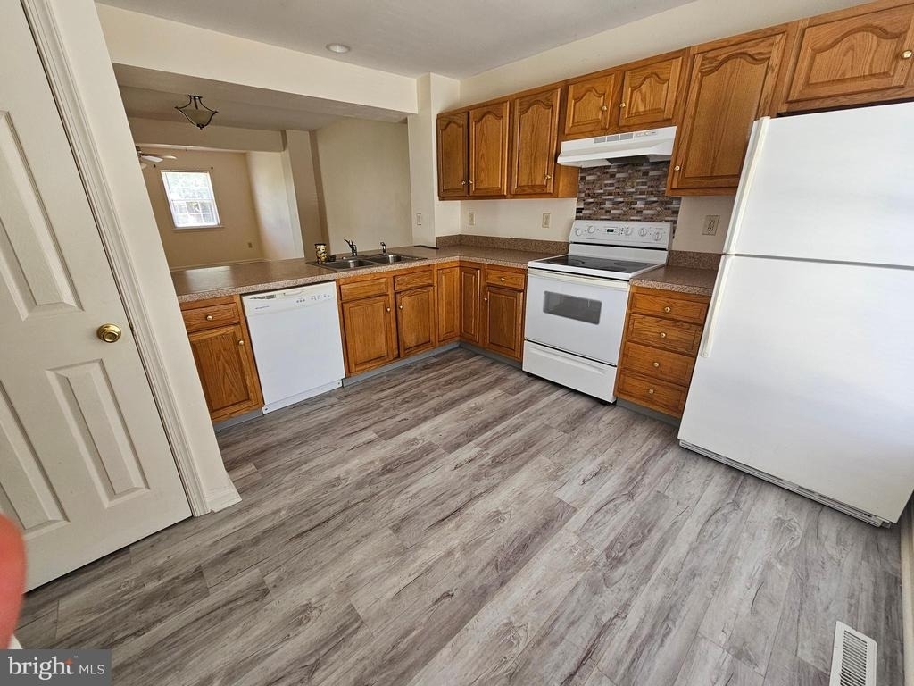 218 218 E North Street - Photo 28