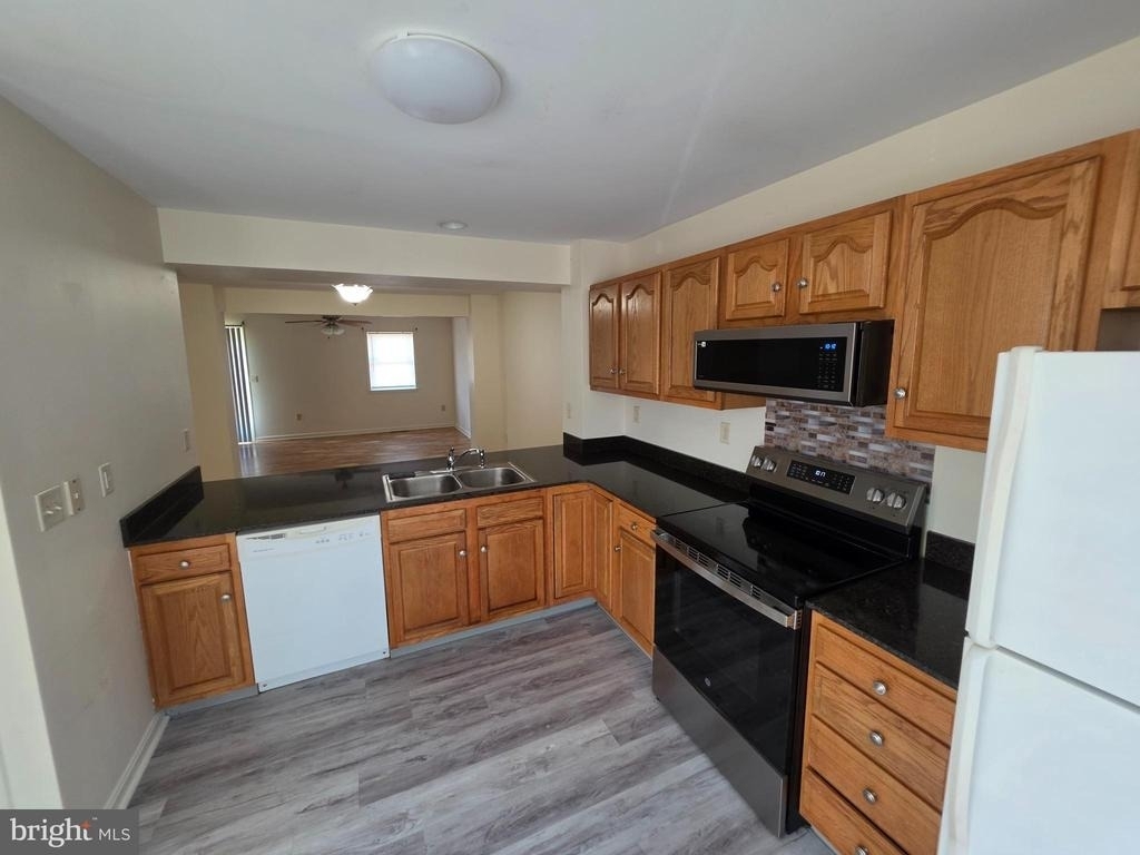 218 218 E North Street - Photo 5