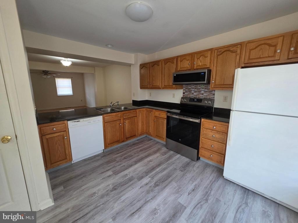 218 218 E North Street - Photo 2