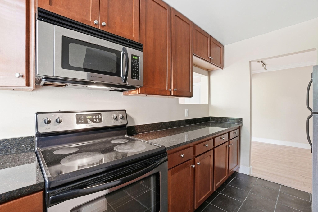 2841 Gainesville Street Se - Photo 10