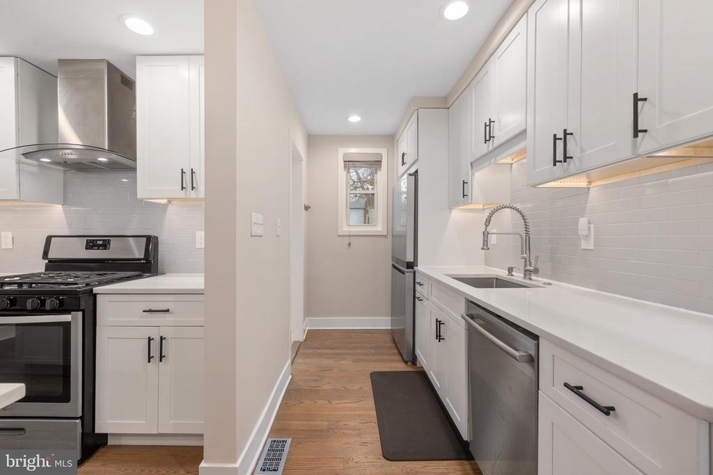 50 53rd Street Se - Photo 6