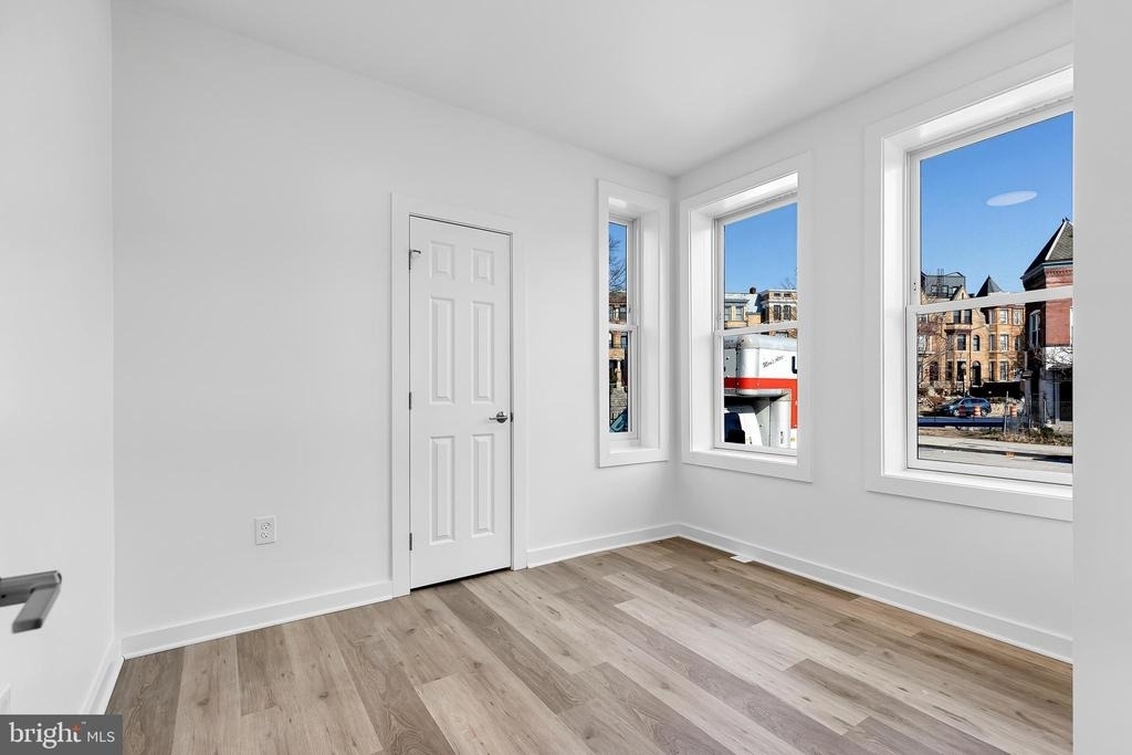 1712 3rd Street Nw - Photo 3