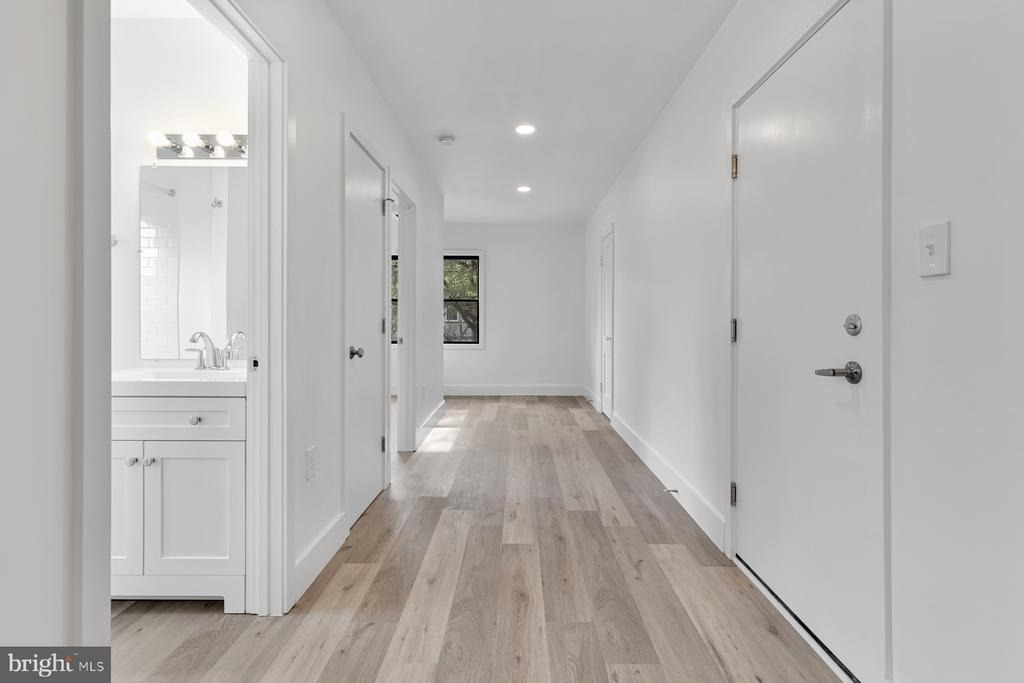 1353 Nicholson Street Nw - Photo 7