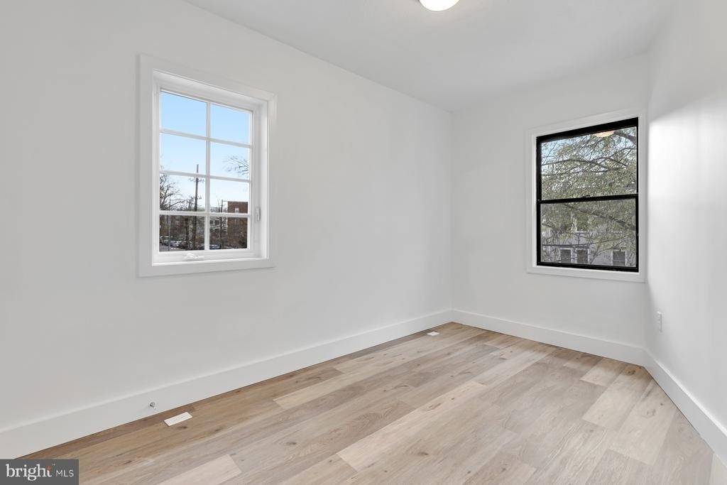 1353 Nicholson Street Nw - Photo 10