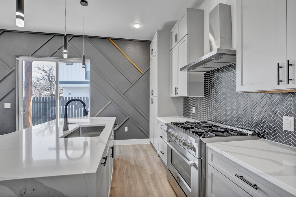 4703 Louis Ave - Photo 11
