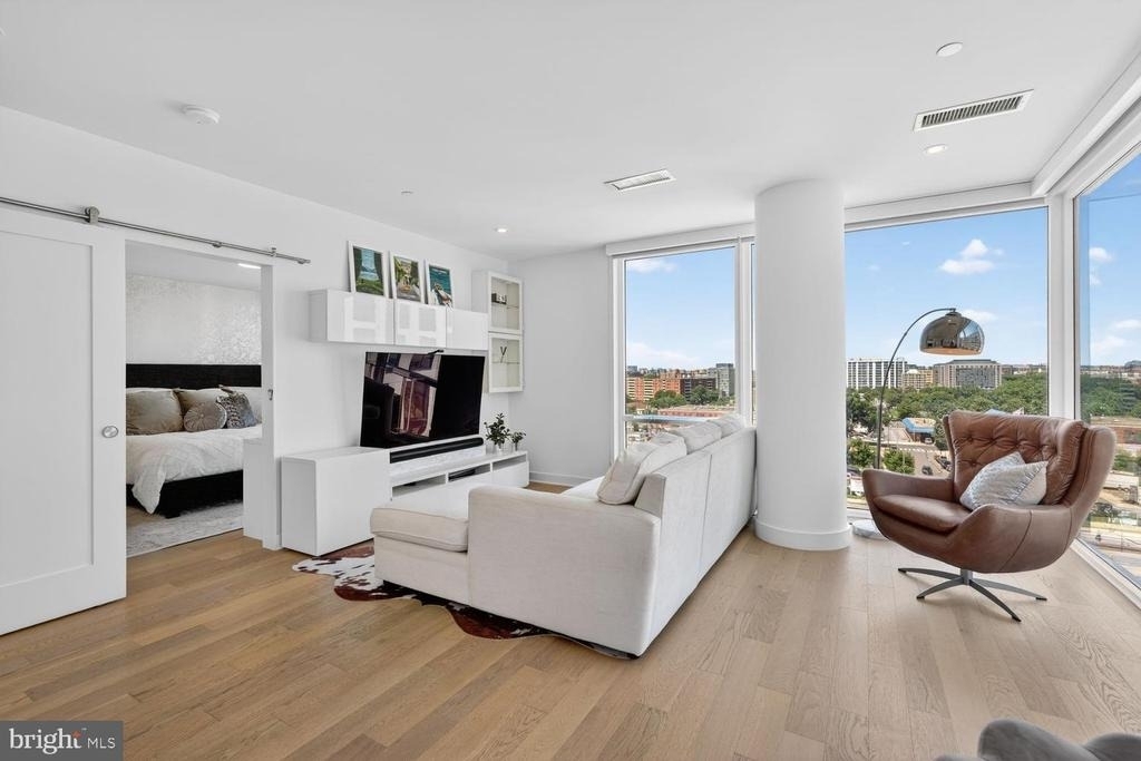 37 L Street Se - Photo 4