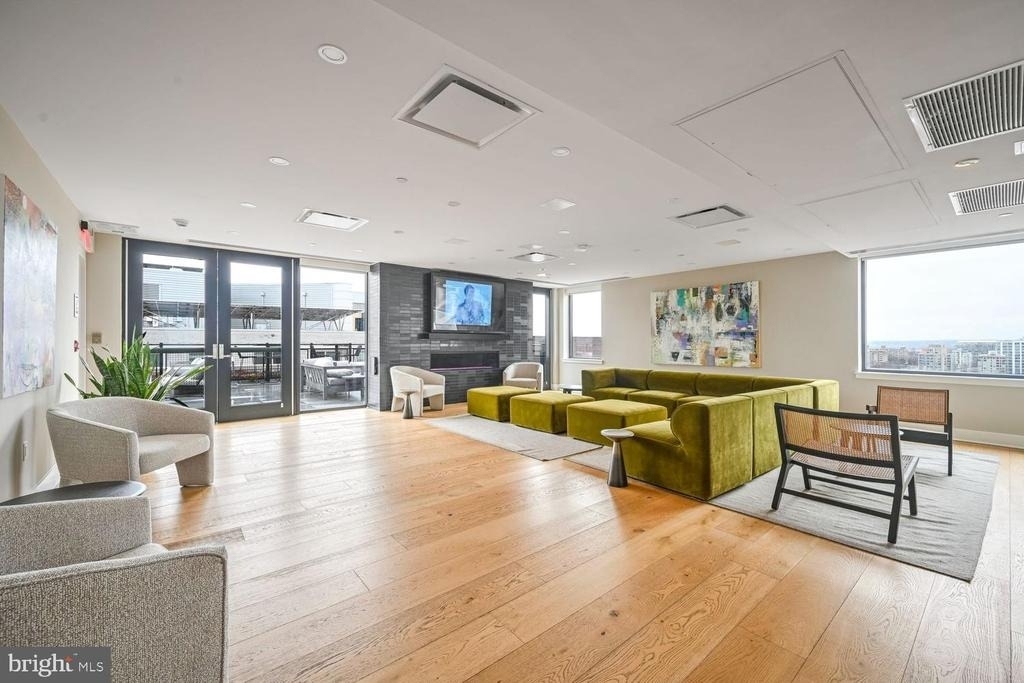 37 L Street Se - Photo 17