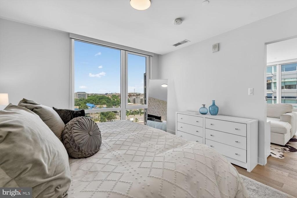 37 L Street Se - Photo 8