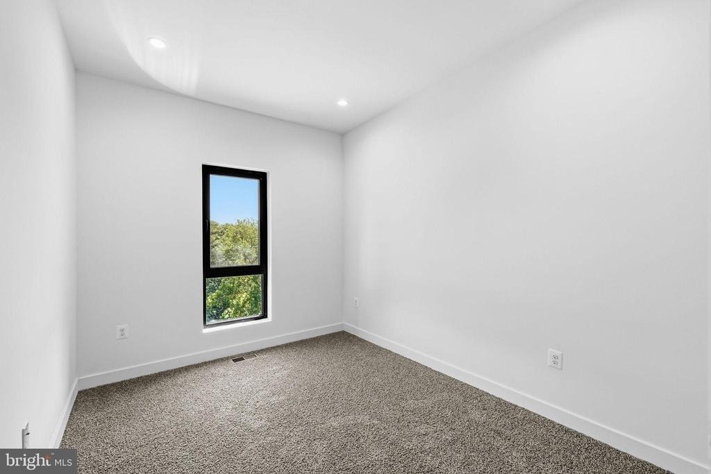 2530 Elvans Road Se - Photo 39