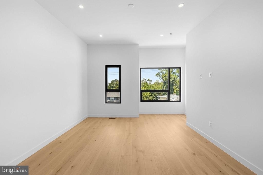 2530 Elvans Road Se - Photo 32