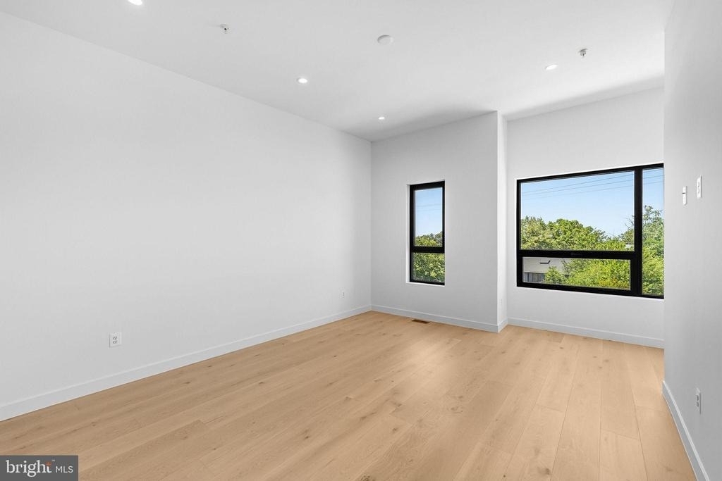 2530 Elvans Road Se - Photo 33