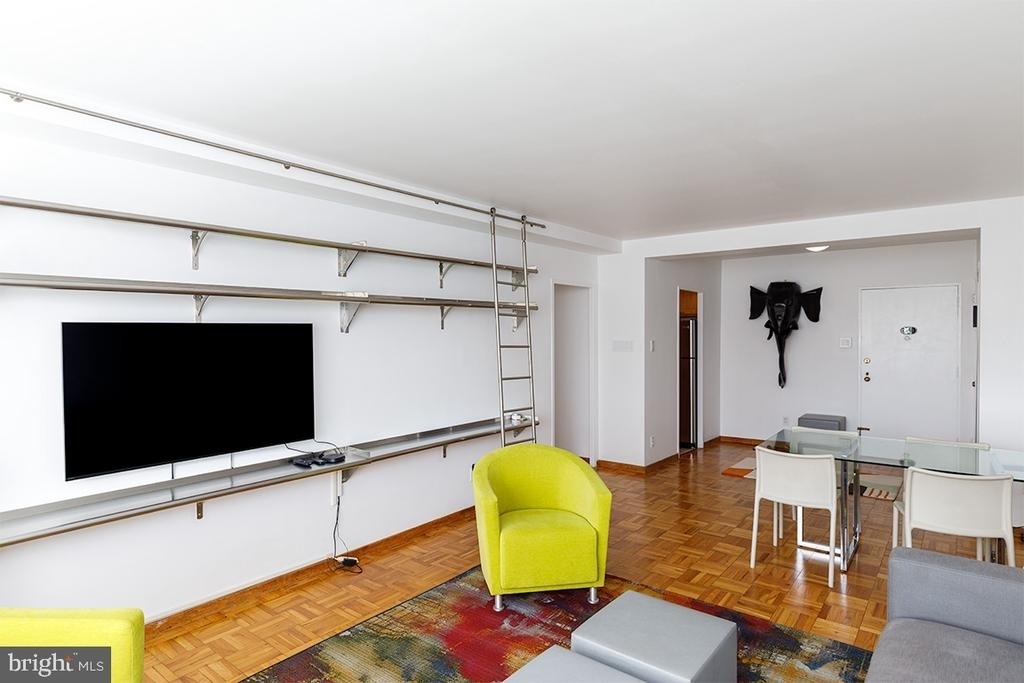 2475 Virginia Avenue Nw - Photo 3
