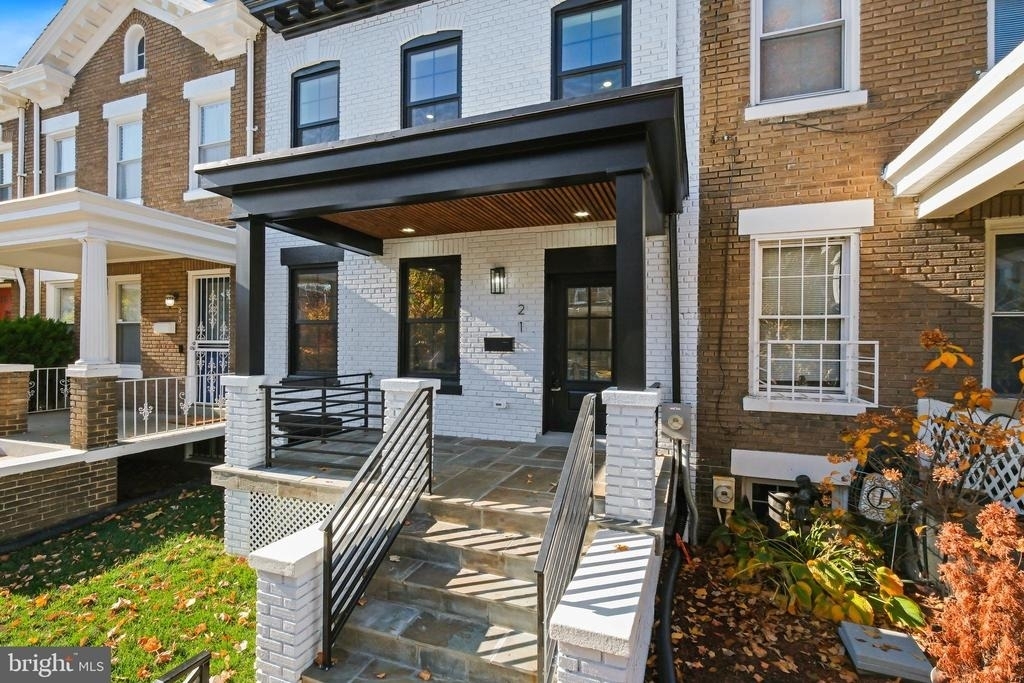 21 16th Street Se - Photo 0