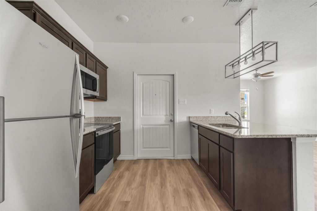 1118 Zora Dr - Photo 6