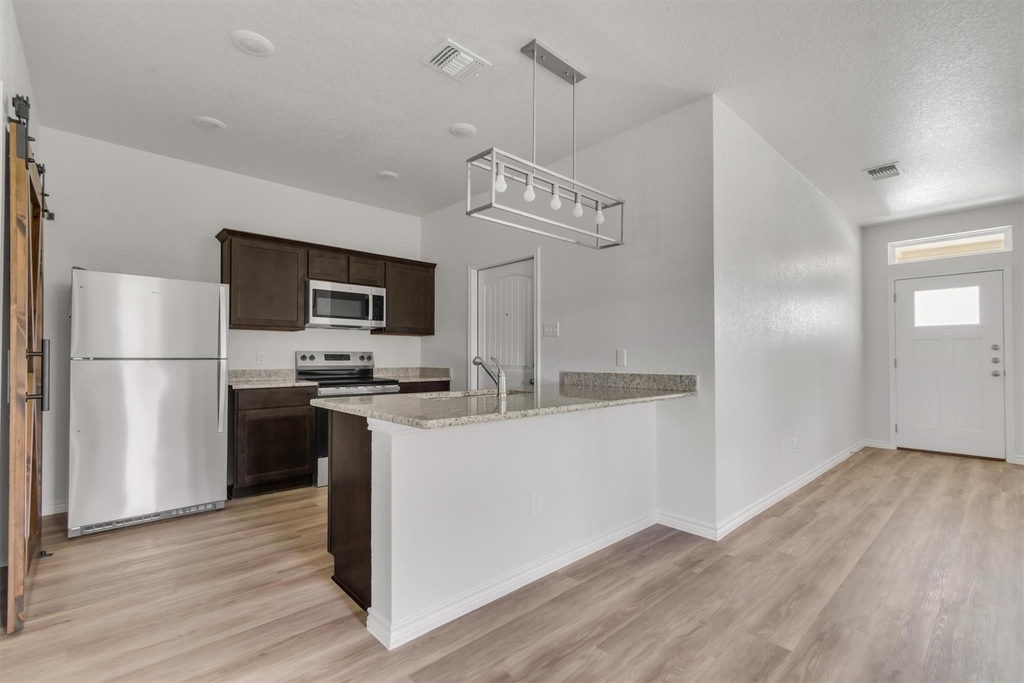 1118 Zora Dr - Photo 5