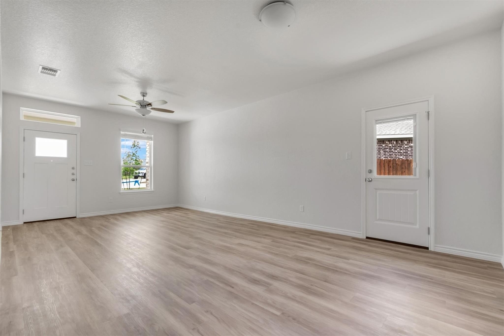 1118 Zora Dr - Photo 8
