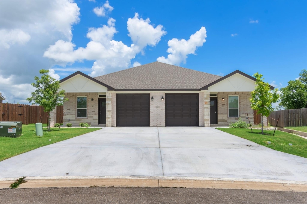 1118 Zora Dr - Photo 0