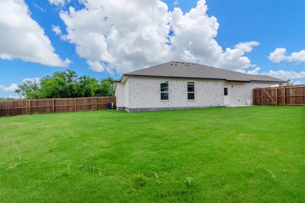 1118 Zora Dr - Photo 4
