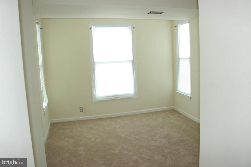1040 6th Street Ne - Photo 9