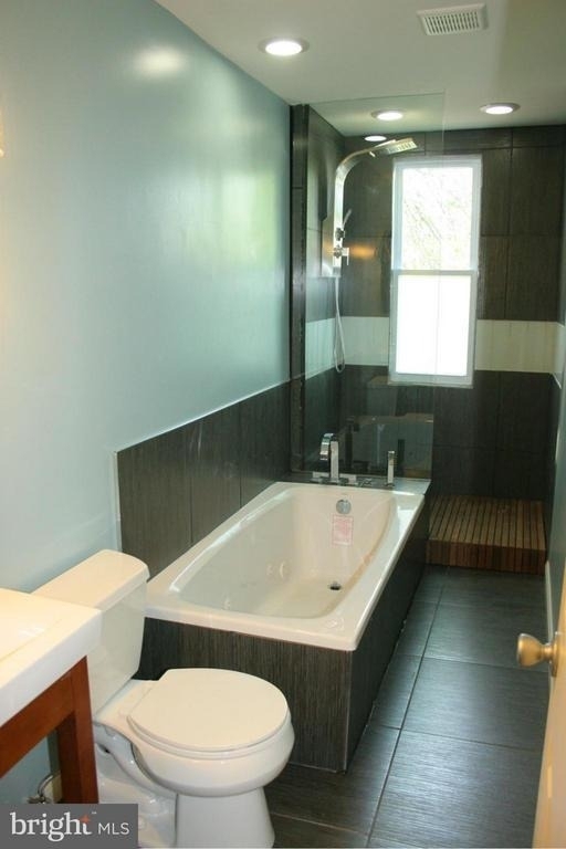 1040 6th Street Ne - Photo 5