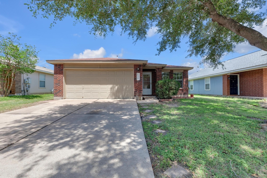 111 David Dr - Photo 0