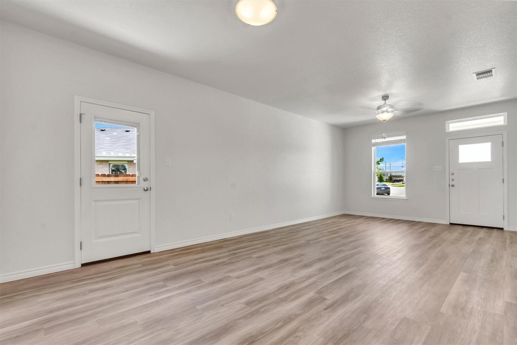 1118 Zora Dr - Photo 8