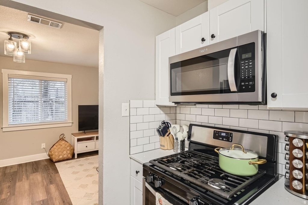 6108 Calmar Cv - Photo 14