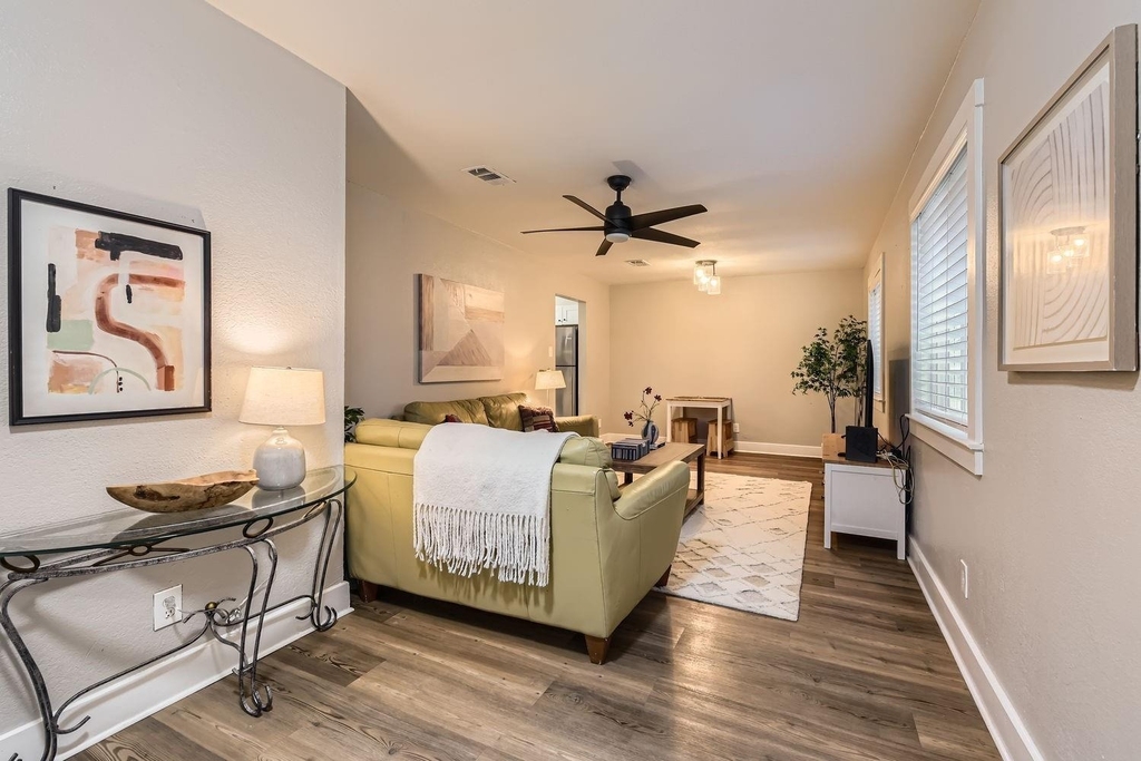 6108 Calmar Cv - Photo 2