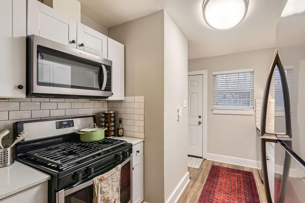 6108 Calmar Cv - Photo 12