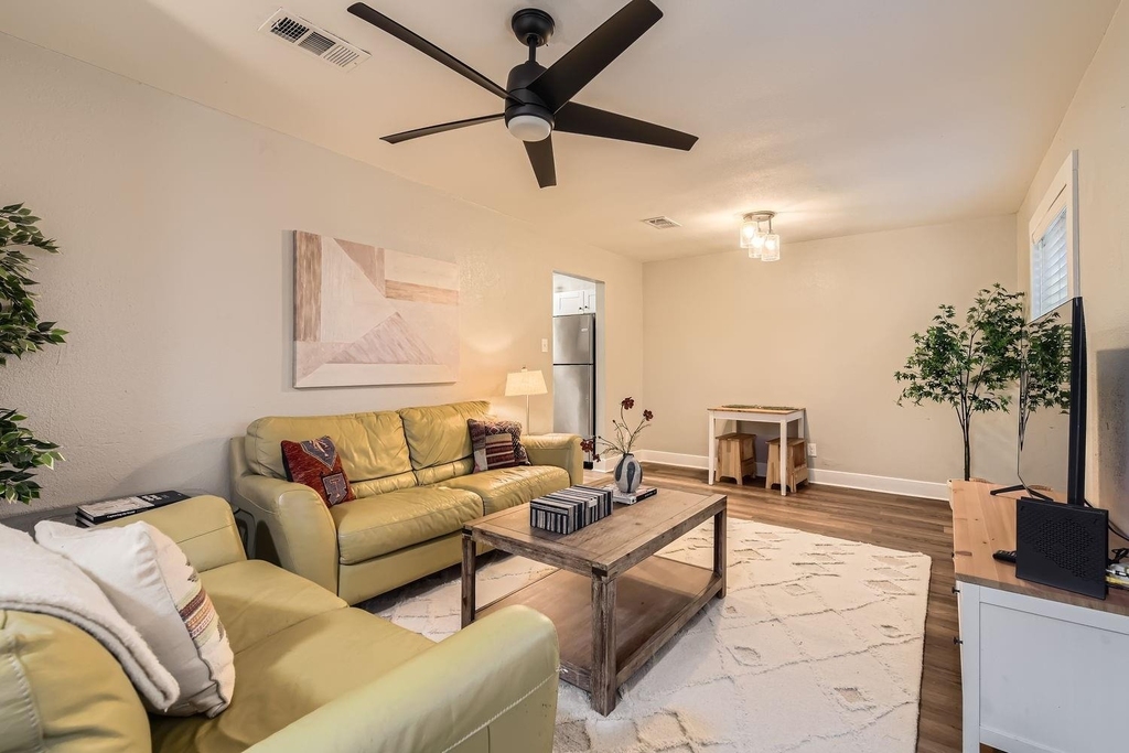 6108 Calmar Cv - Photo 3
