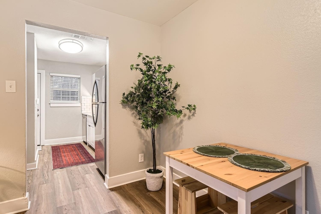 6108 Calmar Cv - Photo 11