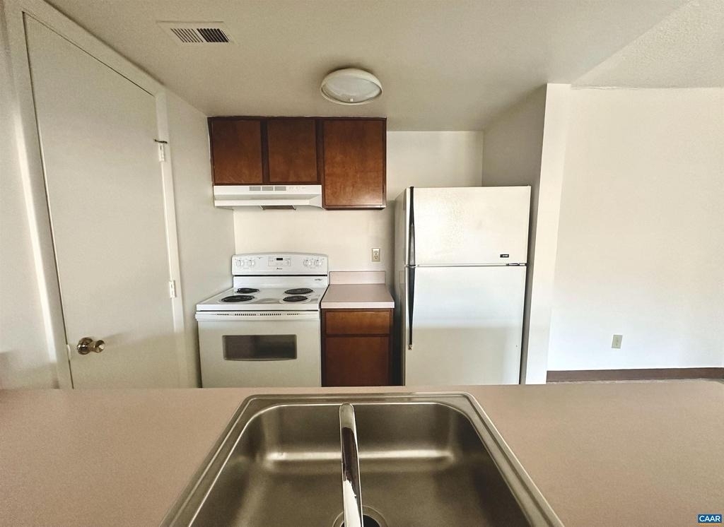 1226 Smith St - Photo 3