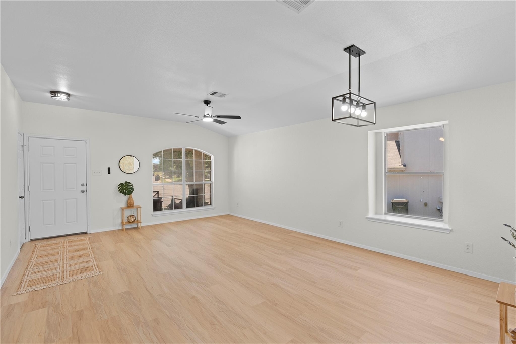 406 Covent Dr - Photo 3