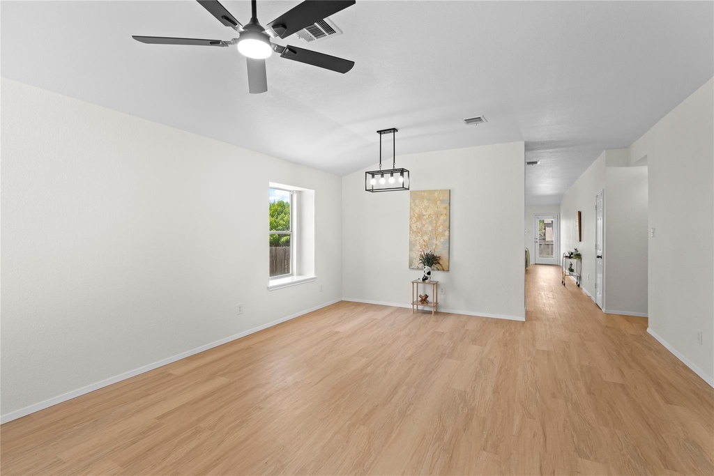 406 Covent Dr - Photo 2
