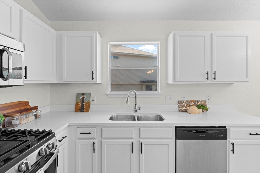 406 Covent Dr - Photo 6
