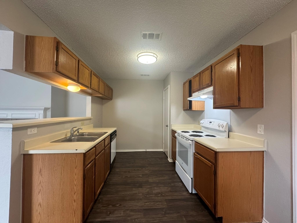 522 Cutty Trl - Photo 7
