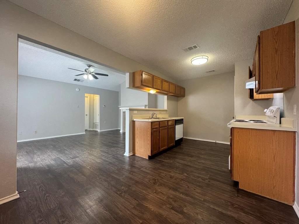 522 Cutty Trl - Photo 8
