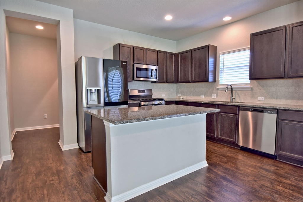 317 Clearlake Dr - Photo 8