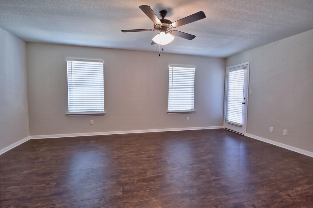 317 Clearlake Dr - Photo 11