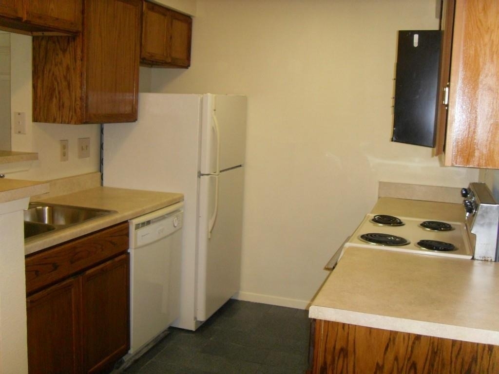114 E 31st St - Photo 5