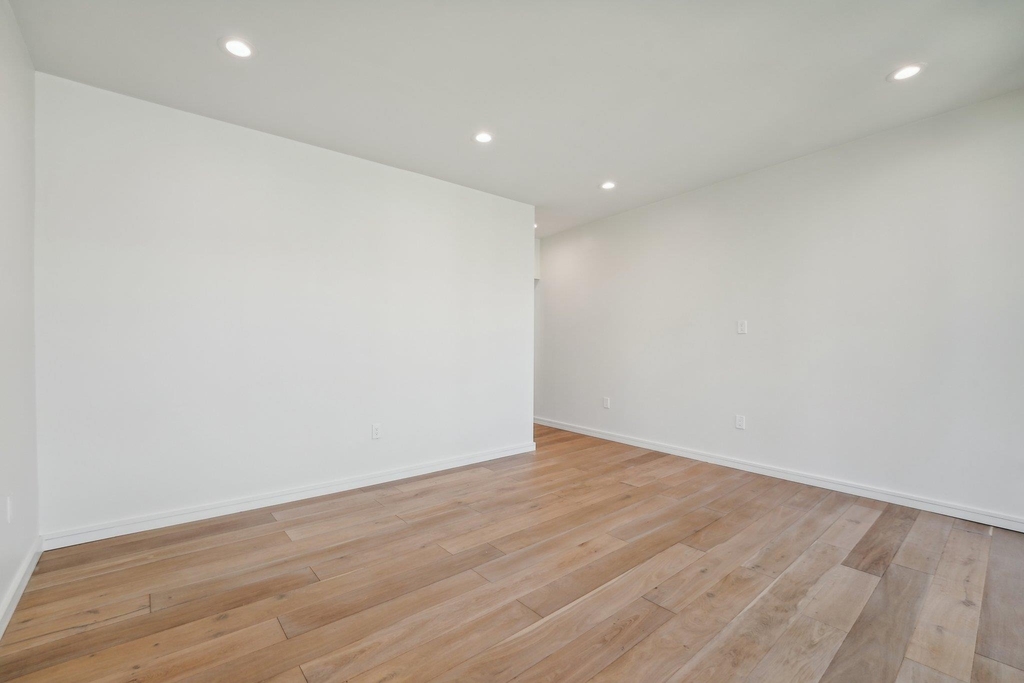 3927 Balcones Dr - Photo 5