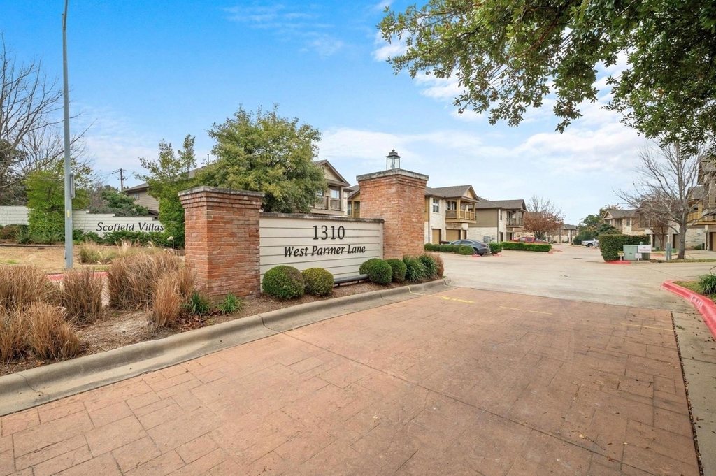 1310 W Parmer Ln - Photo 32