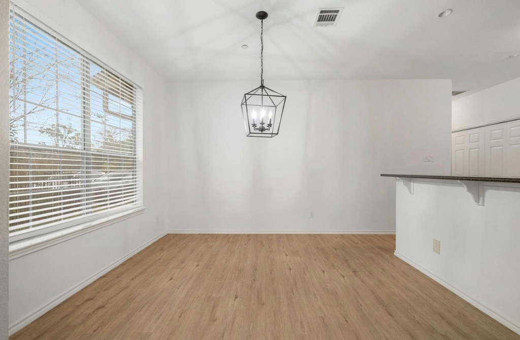 1310 W Parmer Ln - Photo 14
