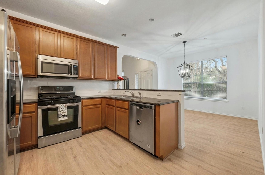1310 W Parmer Ln - Photo 9