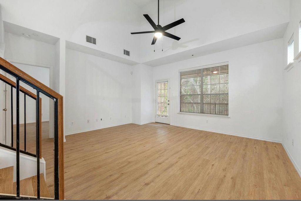 1310 W Parmer Ln - Photo 4